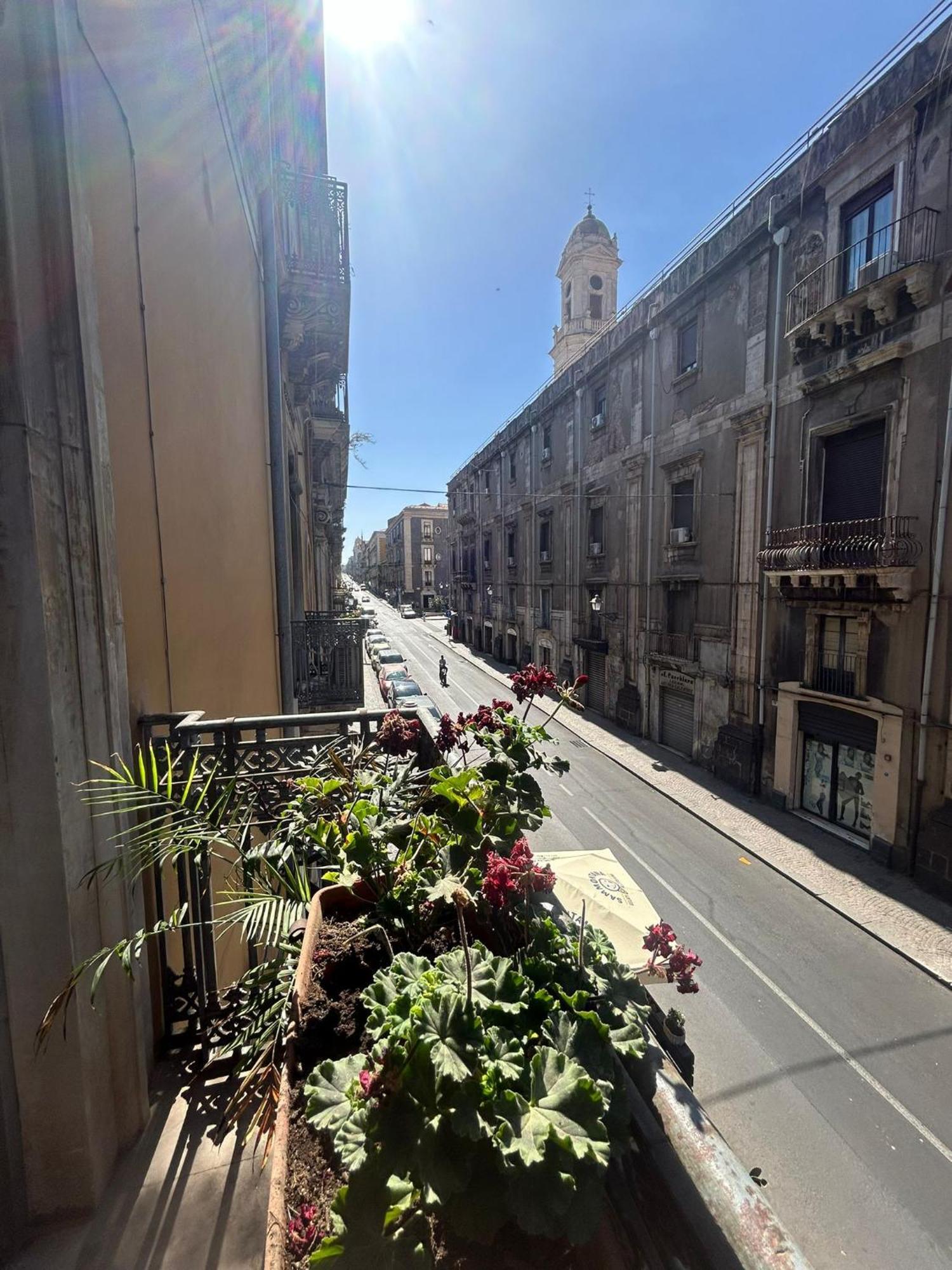 Bed And Books Bed & Breakfast Catania Exterior photo